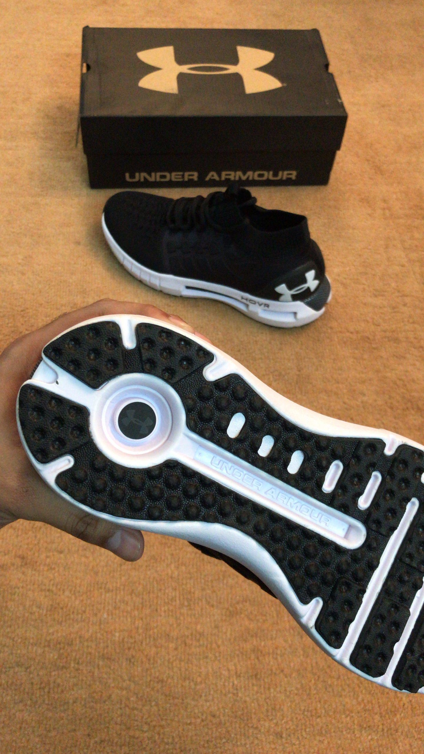 Gym Under armour Hover (Blk/White)