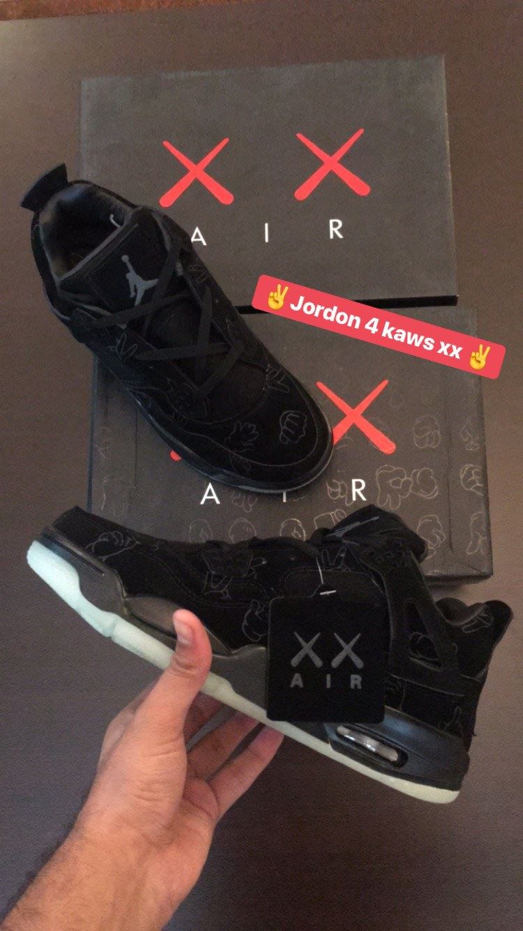 Jordan Jordan  4 Retro Kaws xx (Black)