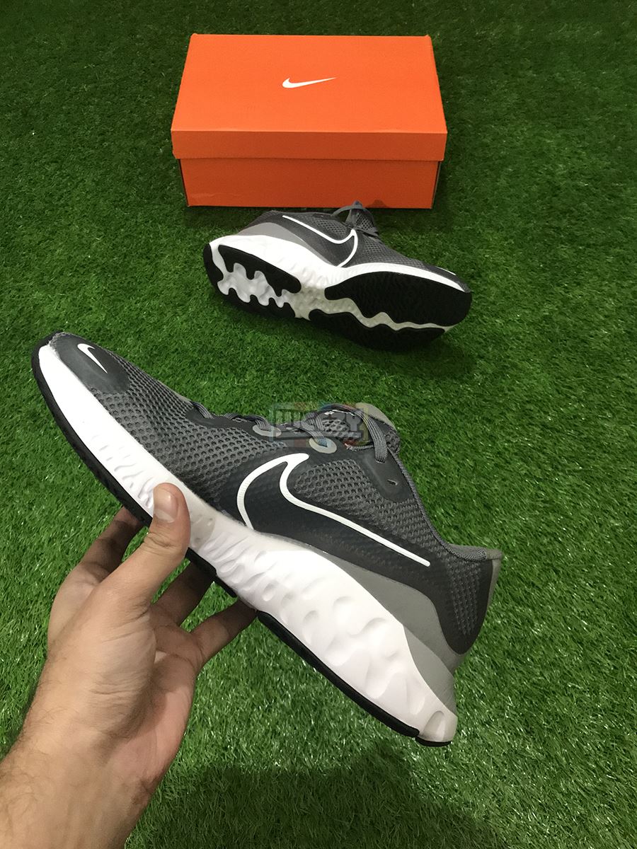 Gym Nike Renew Run (Grey)